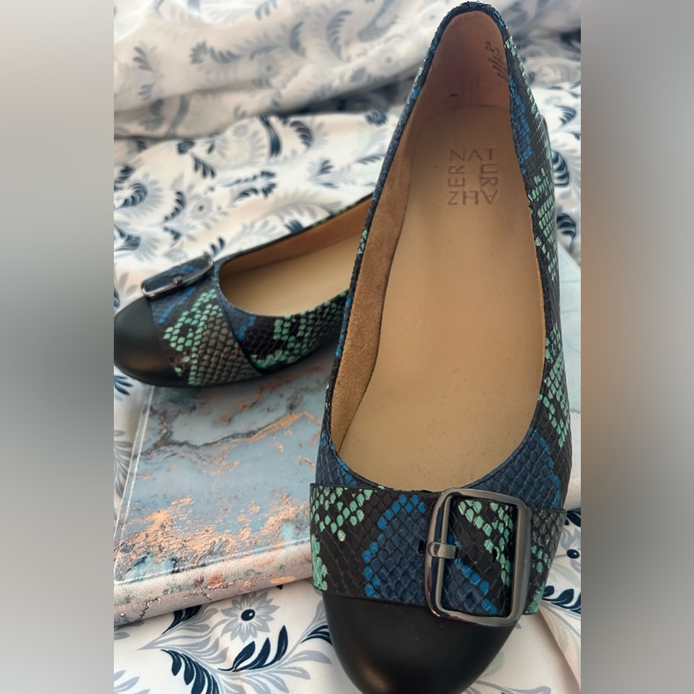 Like NEW Naturalizer flats size 8.5 M CUTE STYLE!